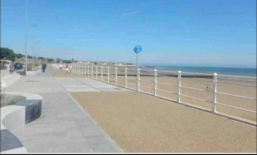 Luxury Modern 1Bed Sea View Apartment Rhôs-on-Sea Exteriör bild